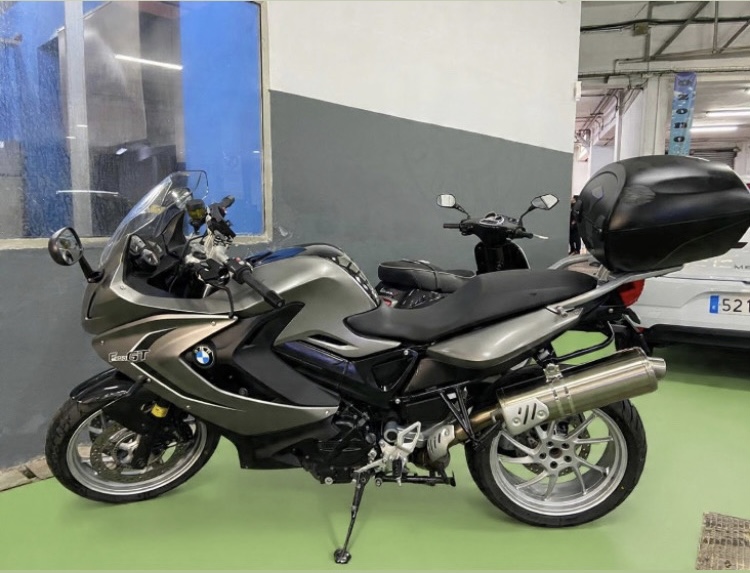 Motos