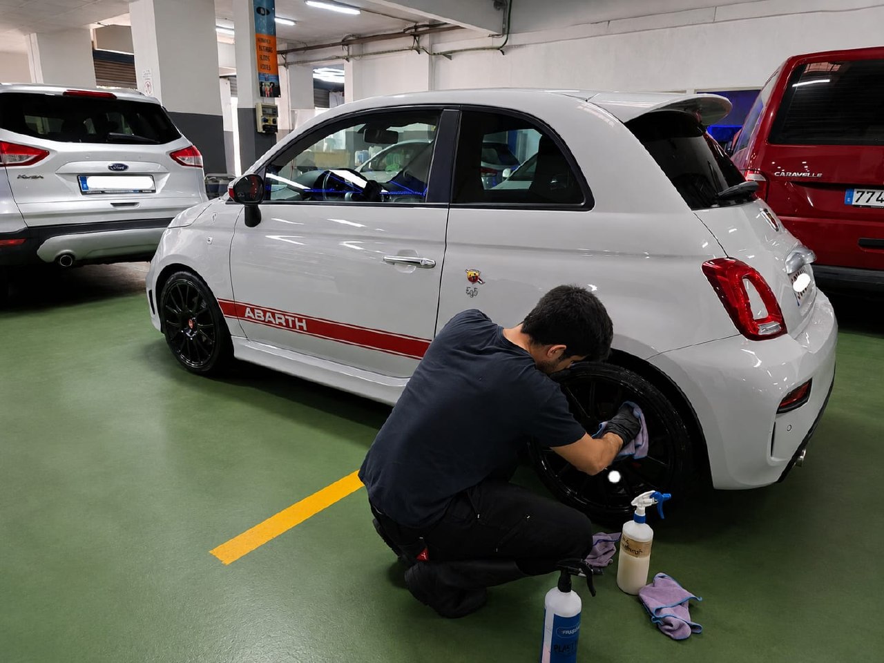 Detallado de un Fiat 500 Abarth en Autolavados Primado